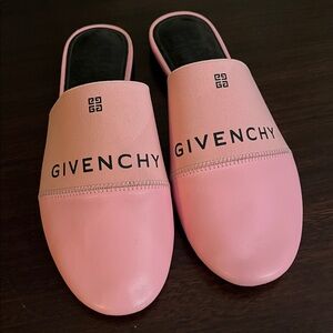 Givenchy Women's Pink Logo Slippers